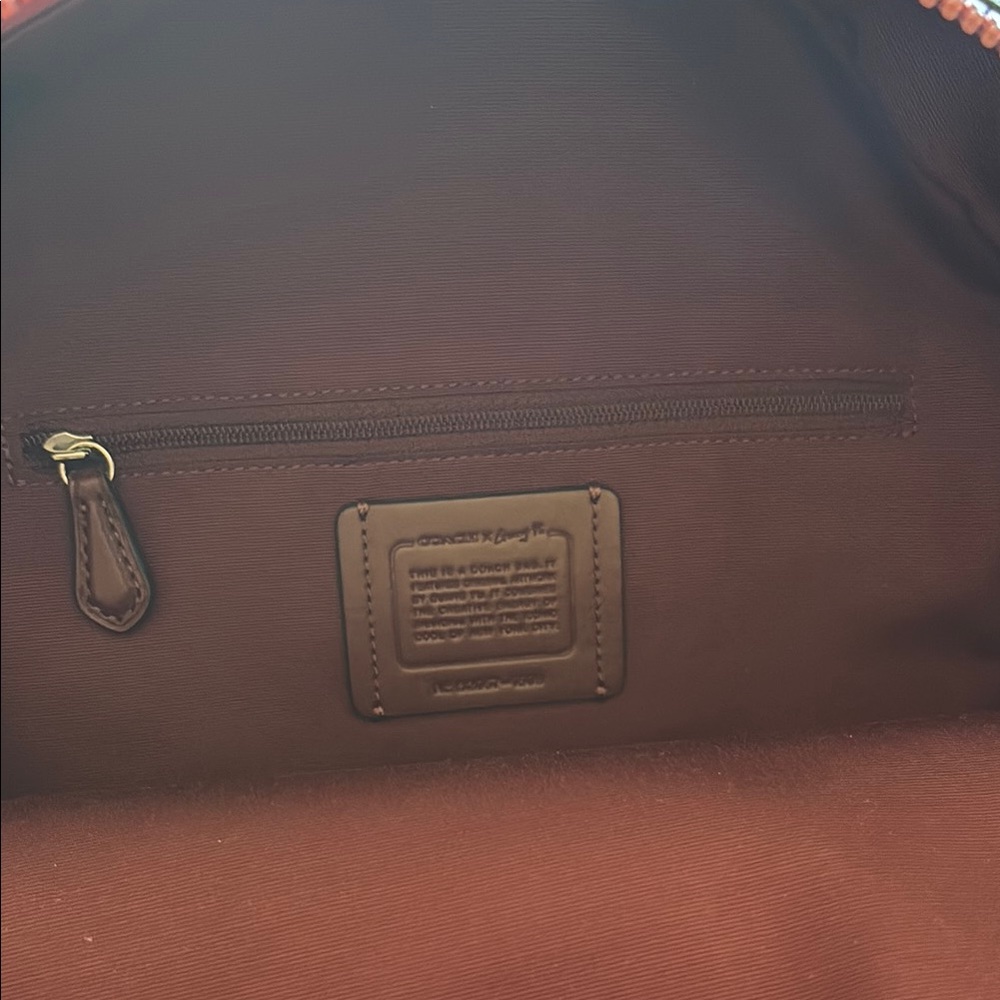 Vale Medium Charlie Backpack With Rexy By Guang Yu - Picture 4 of 6